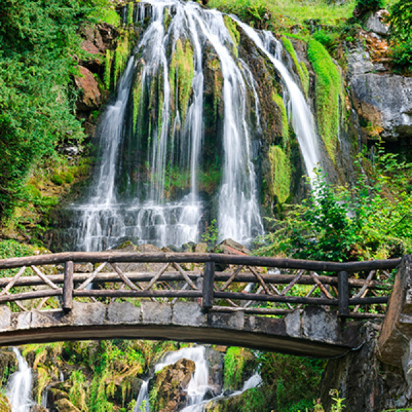 Lake-ing it in Interlaken the best water lake activities in Summer Switzerland Beatus caves Neuhaus walk trail (3)