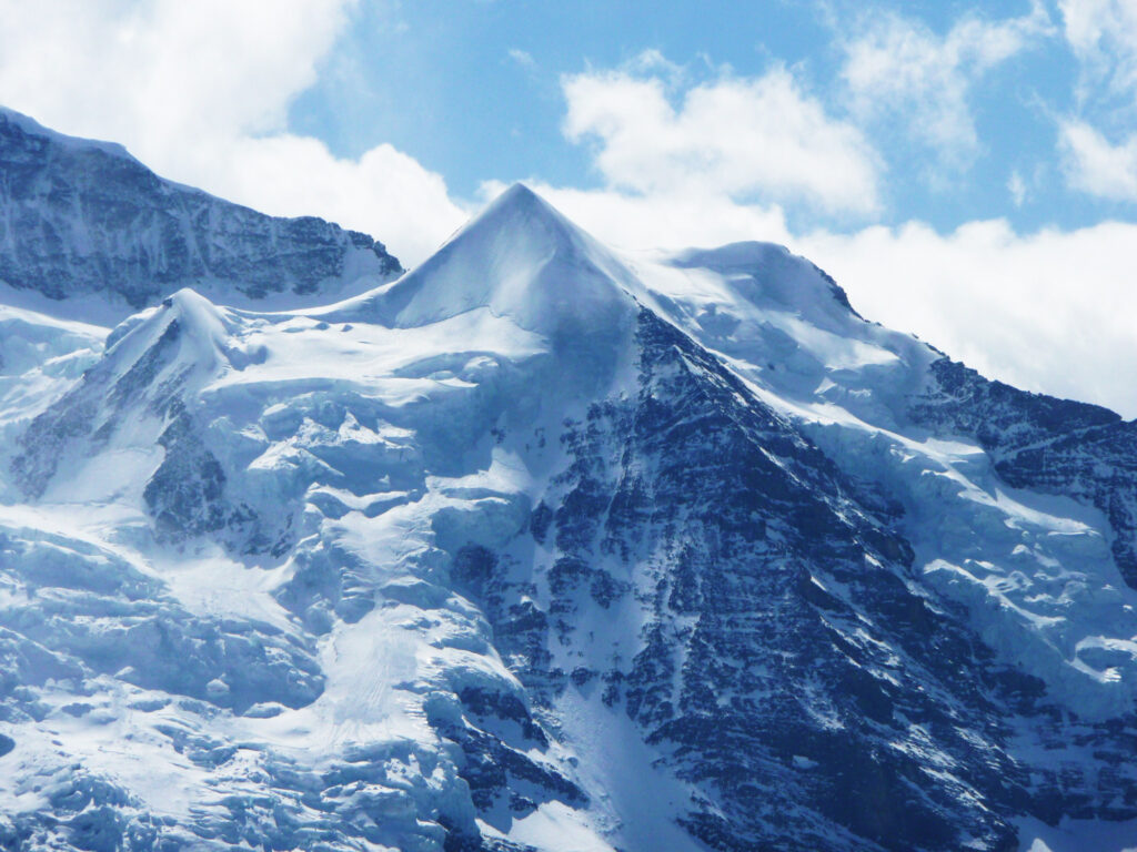 Silberhorn Celebdil Wengernalp wykiborttolkien misty mountains hobbit lord of the rings whispering woods interlaken (a)